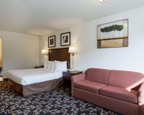 MorningGlory Inn & Suites image 13