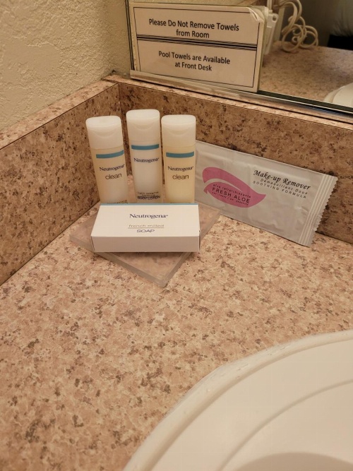 MorningGlory Inn & Suites image 3